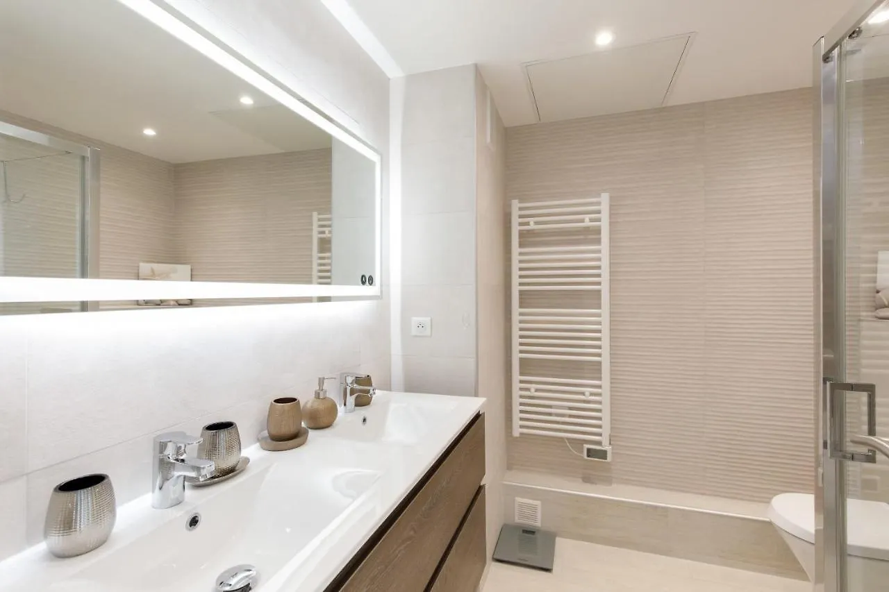 On La Croisette Deluxe 2 Bedrooms 2 Baths Cannes